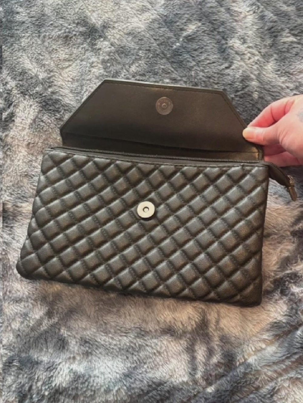 Quilted Tassel Wristlet Clutch - Black - Picture 3 of 4